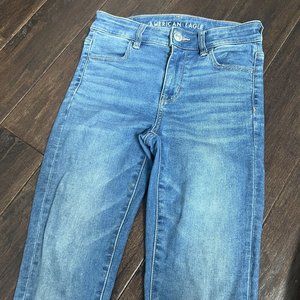 AMERICAN EAGLE Skinny Jeans. Size 2 Short.